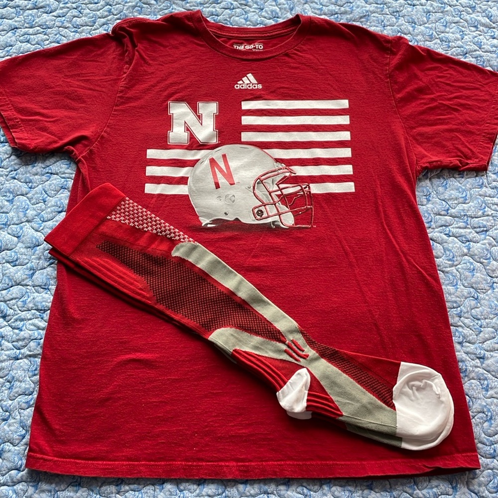 Nebraska T-Shirt Size L & Matching Compression Socks “The Go To Tee”